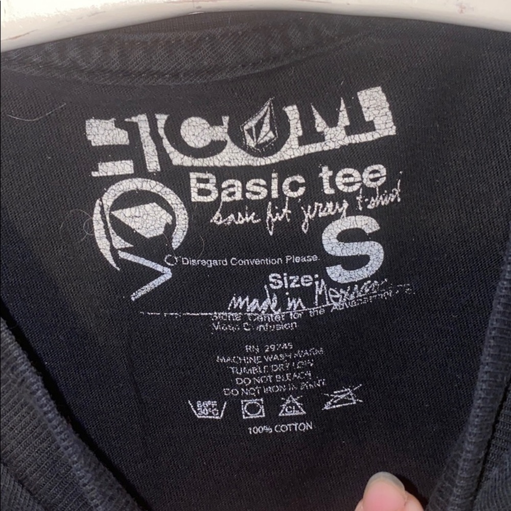 Volcom Tee Size Small - image 3